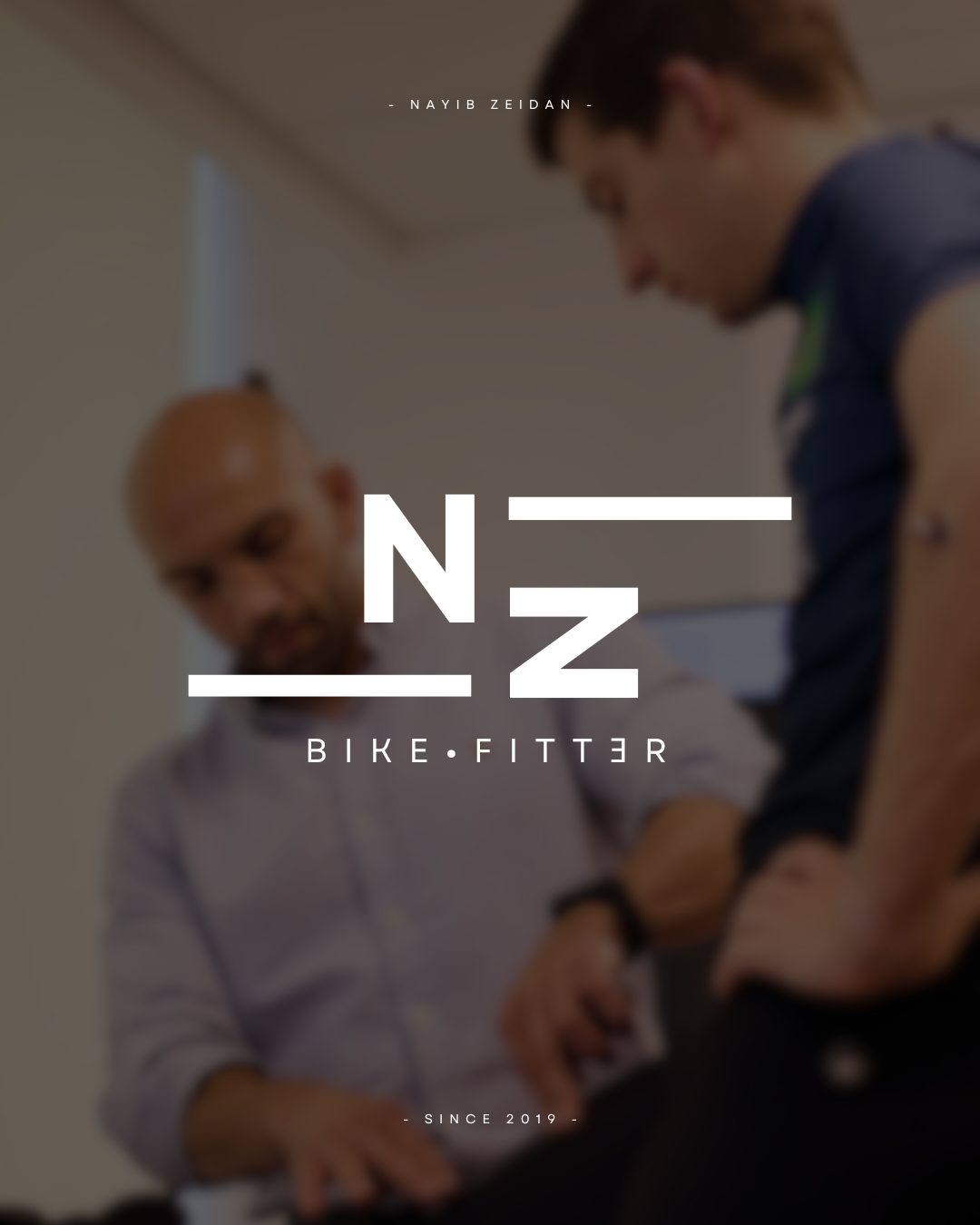 Nayib Zeidan asesorando en la elección de bicicleta